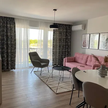 Apartament Untold