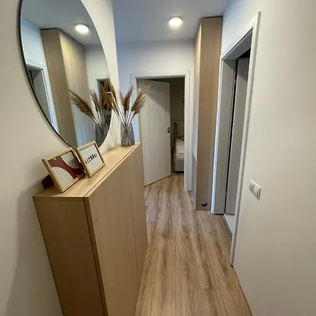 Apartament Untold